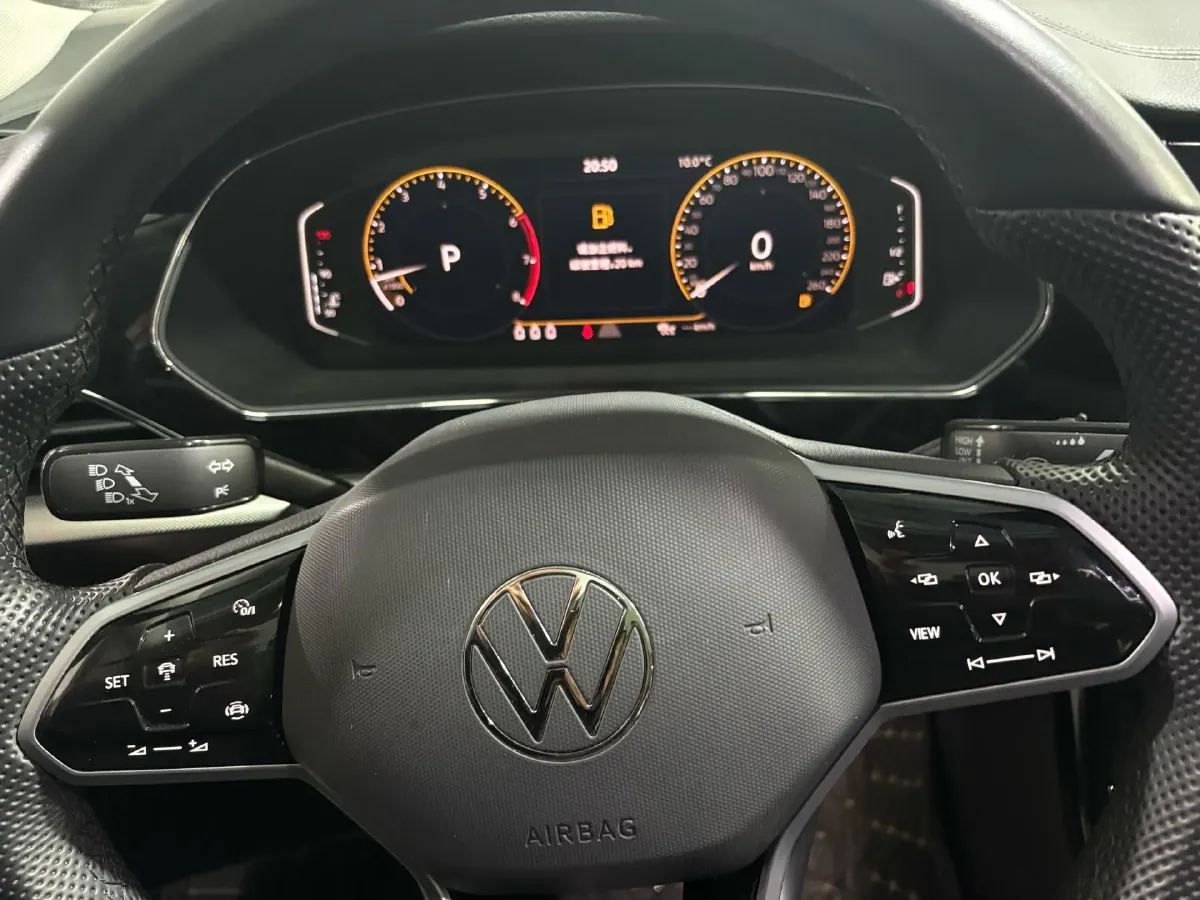 2024 Volkswagen Passat 2.0T 220HP L4 7DCT,autocango,china used car exporter,china ev exporter,chinese used car exporter,chinese used ev exporter