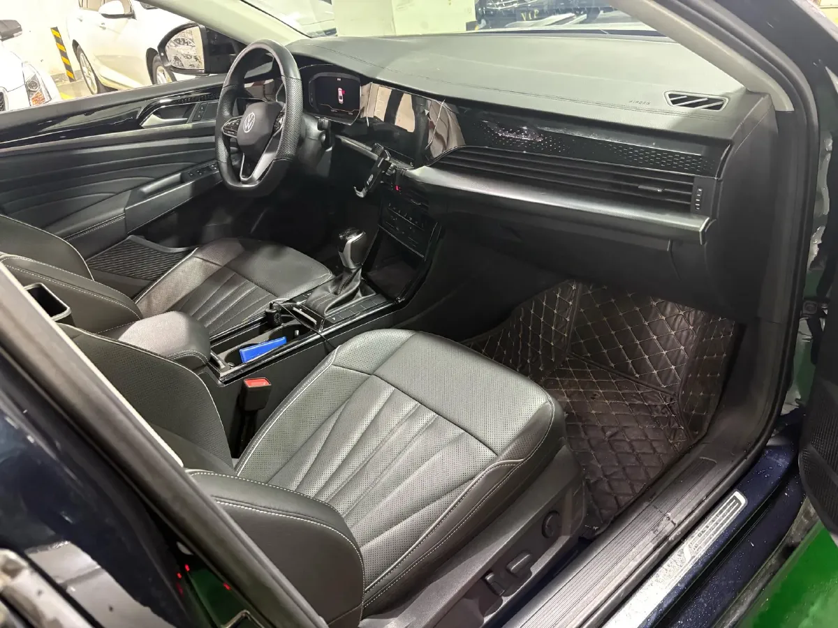 2024 Volkswagen Passat 2.0T 220HP L4 7DCT,autocango,china used car exporter,china ev exporter,chinese used car exporter,chinese used ev exporter