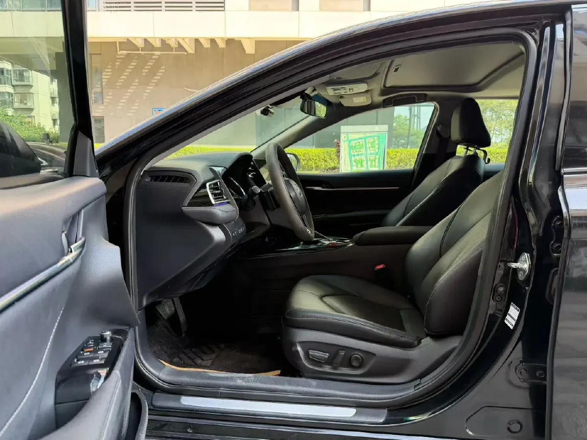 2019 Toyota Camry 2.5L 209HP L4 8AT,autocango,china used car exporter,china ev exporter,chinese used car exporter,chinese used ev exporter