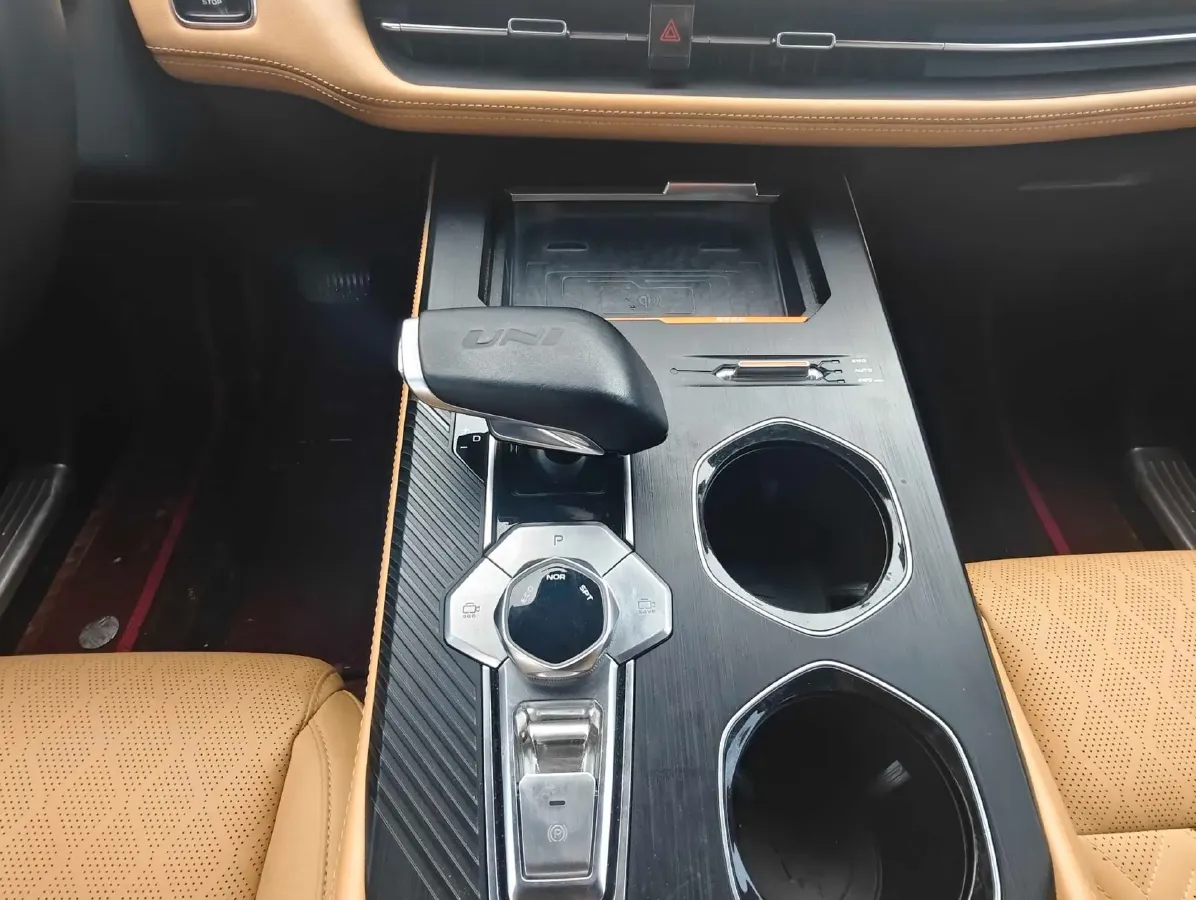 2021 ChangAn UNI-K 2.0T 233HP L4 8AT,autocango,china used car exporter,china ev exporter,chinese used car exporter,chinese used ev exporter