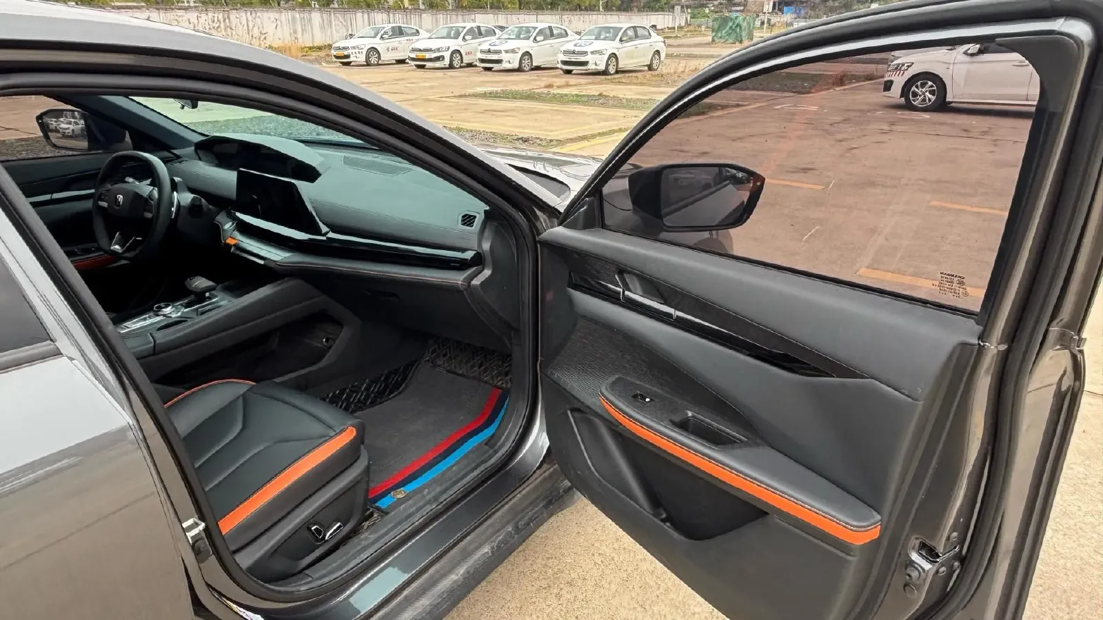 2022 ChangAn UNI-V 1.5T 188HP L4 7DCT,autocango,china used car exporter,china ev exporter,chinese used car exporter,chinese used ev exporter