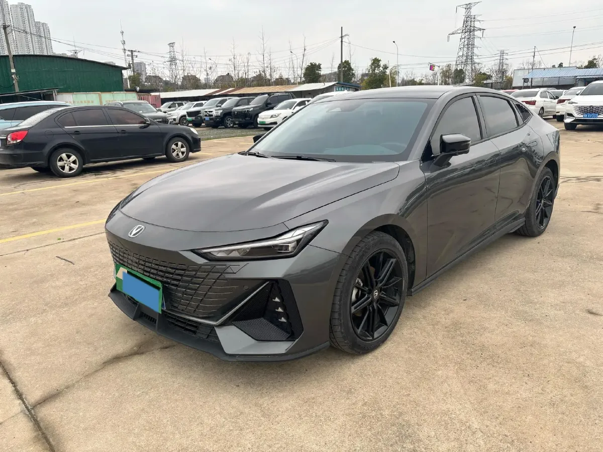 2022 ChangAn UNI-V 1.5T 188HP L4 7DCT,autocango,china used car exporter,china ev exporter,chinese used car exporter,chinese used ev exporter