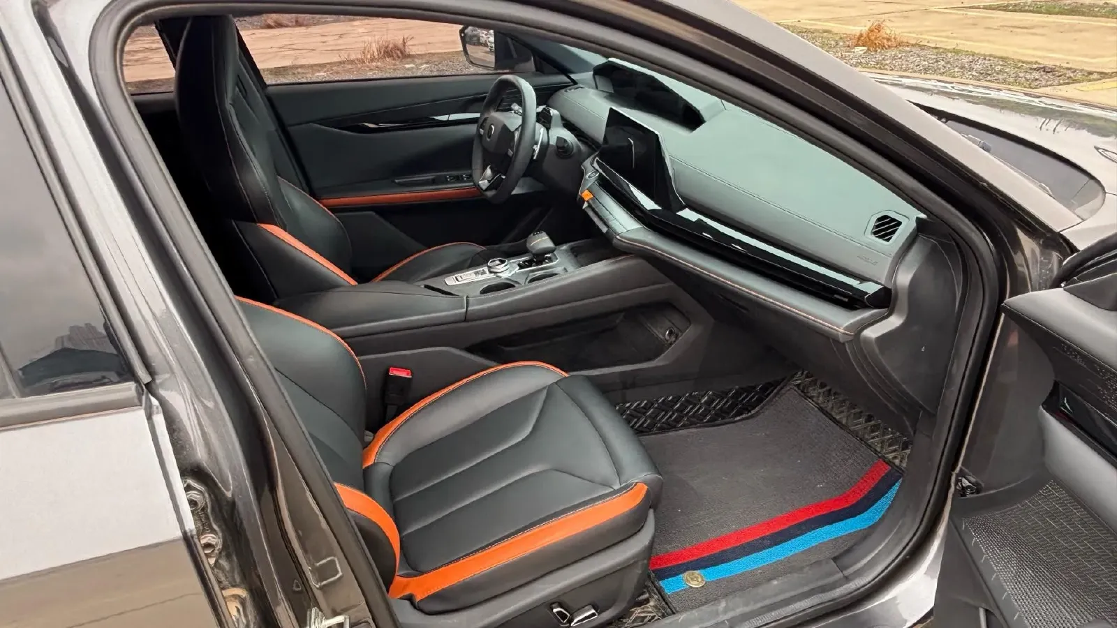 2022 ChangAn UNI-V 1.5T 188HP L4 7DCT,autocango,china used car exporter,china ev exporter,chinese used car exporter,chinese used ev exporter