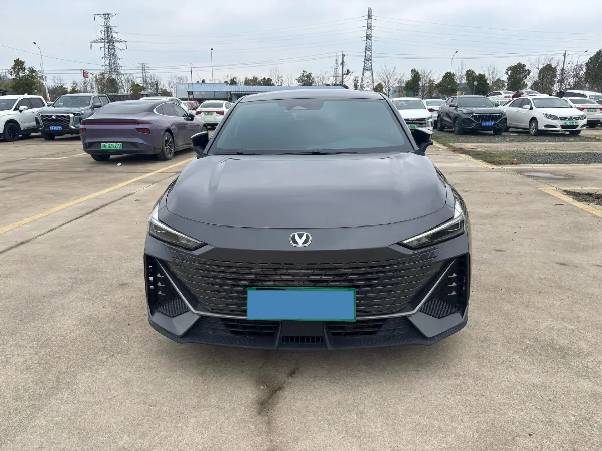 2022 ChangAn UNI-V 1.5T 188HP L4 7DCT,autocango,china used car exporter,china ev exporter,chinese used car exporter,chinese used ev exporter