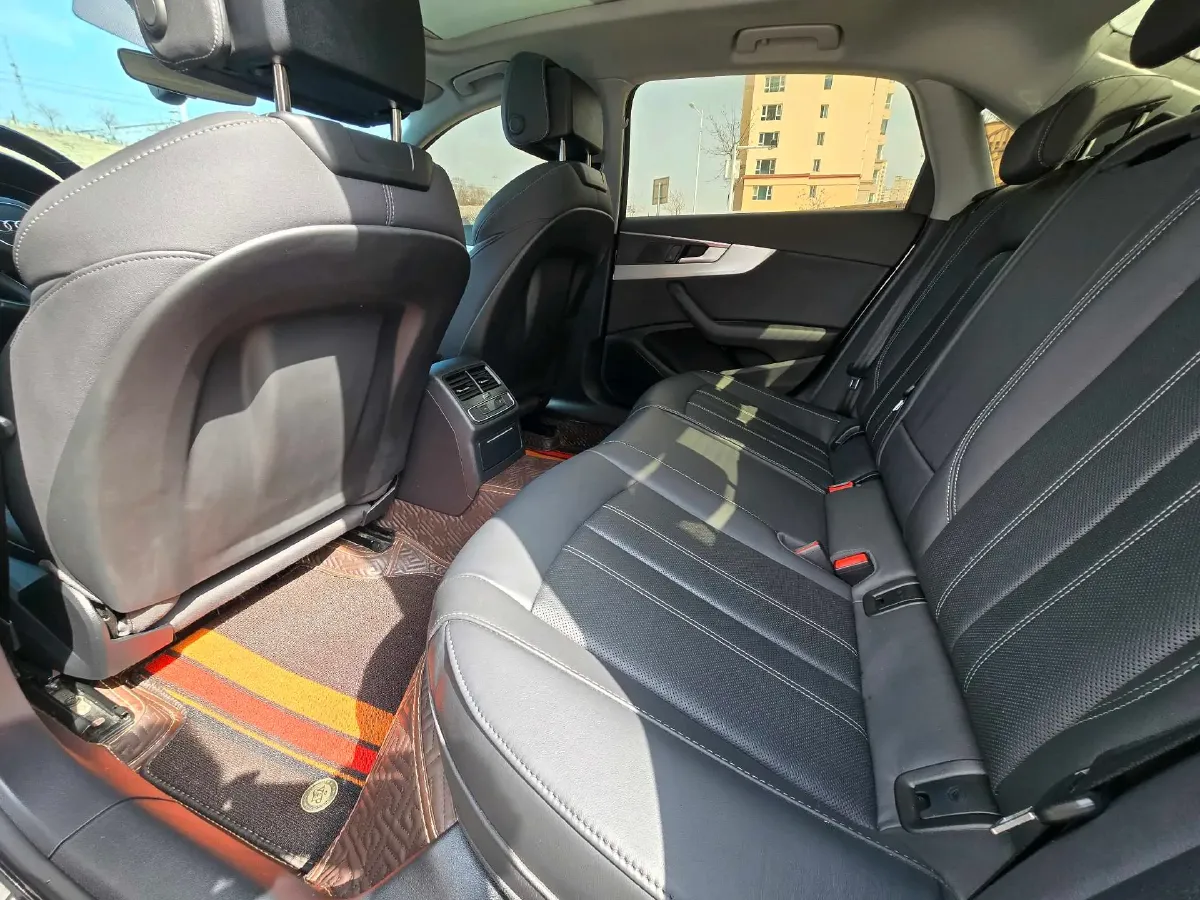 2023 Audi A4L 2.0T 190HP L4 7DCT,autocango,china used car exporter,china ev exporter,chinese used car exporter,chinese used ev exporter