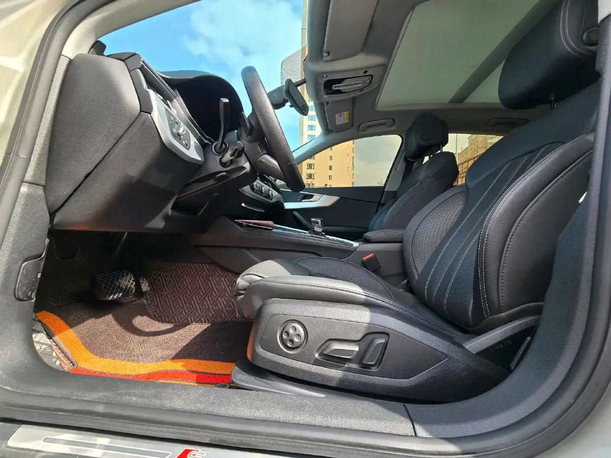 2023 Audi A4L 2.0T 190HP L4 7DCT,autocango,china used car exporter,china ev exporter,chinese used car exporter,chinese used ev exporter