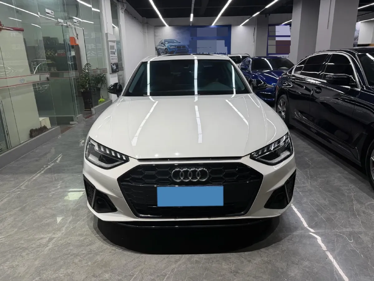 2022 Audi A4L 2.0T 190HP L4 7DCT,autocango,china used car exporter,china ev exporter,chinese used car exporter,chinese used ev exporter
