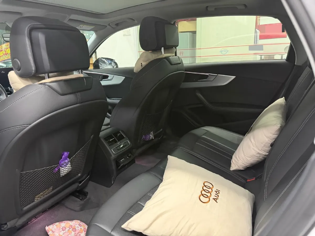 2022 Audi A4L 2.0T 190HP L4 7DCT,autocango,china used car exporter,china ev exporter,chinese used car exporter,chinese used ev exporter