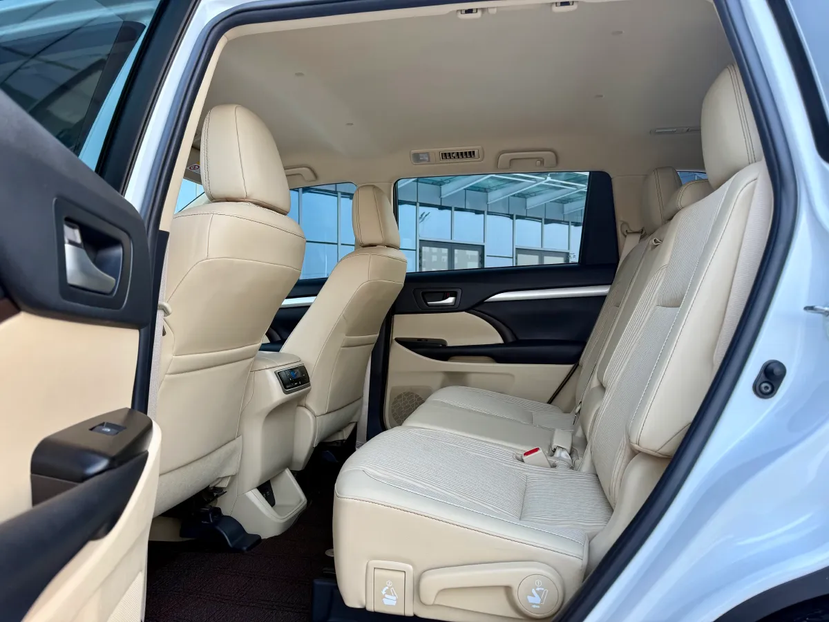 2021 Toyota Highlander 2.0T 220HP L4 6AT,autocango,china used car exporter,china ev exporter,chinese used car exporter,chinese used ev exporter