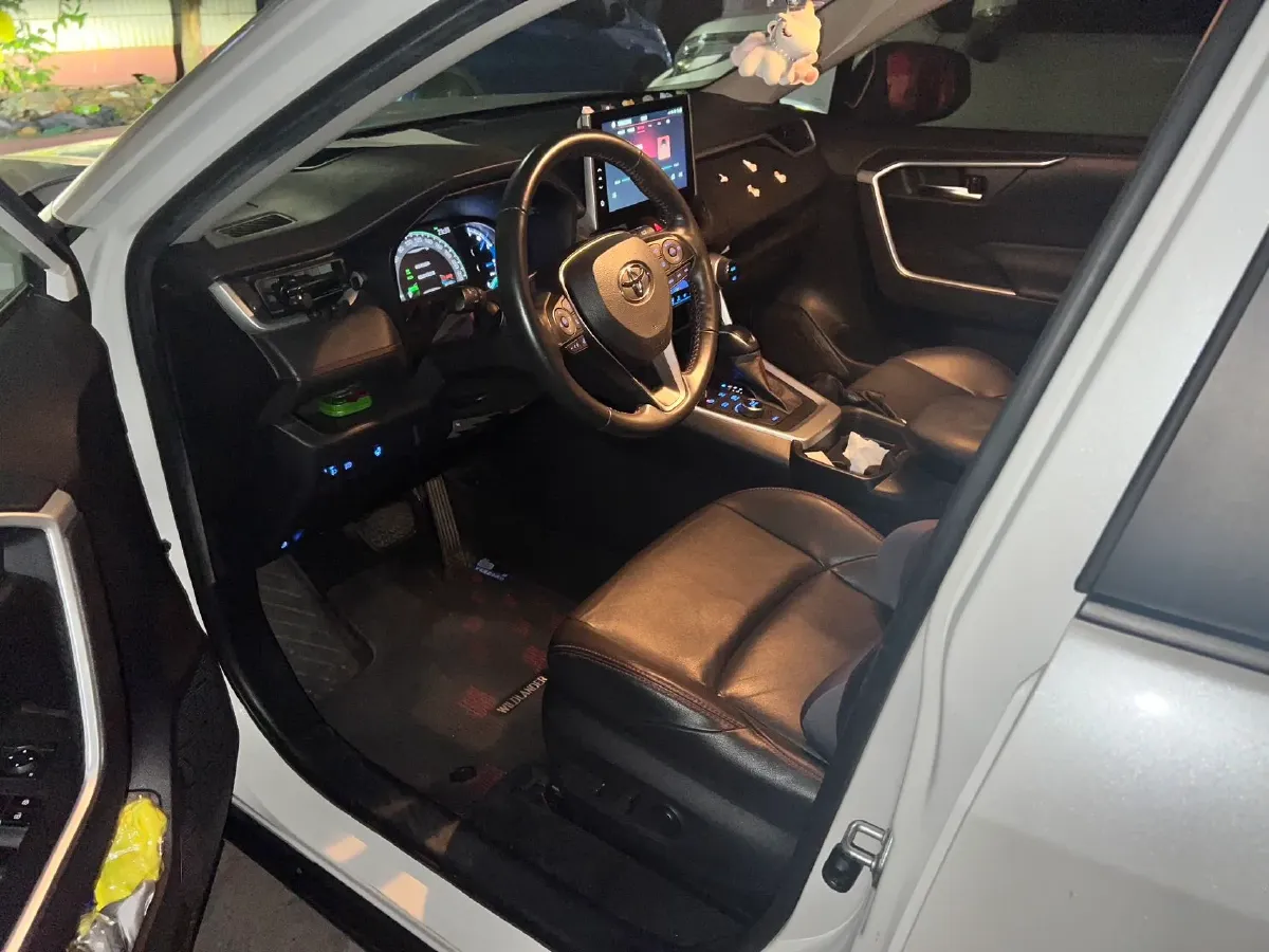 2021 Toyota Wildlander 2.5L 180HP L4 E-CVT PHEV 15.984KWH,autocango,china used car exporter,china ev exporter,chinese used car exporter,chinese used ev exporter