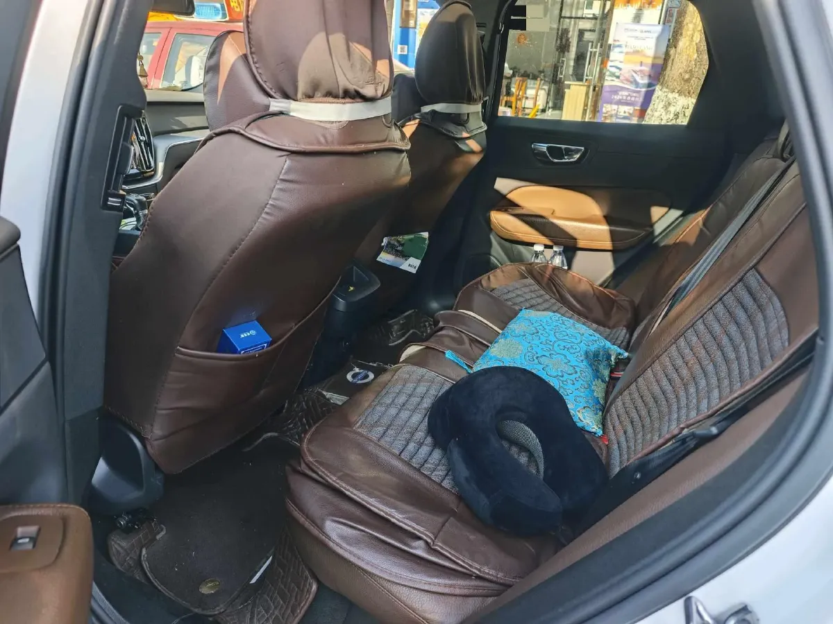 2021 Volvo XC60 2.0T 250HP L4 8AT,autocango,china used car exporter,china ev exporter,chinese used car exporter,chinese used ev exporter