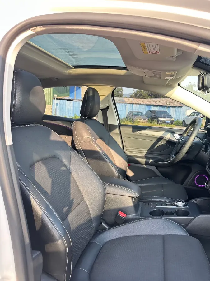 2020 Ford Focus 1.5T 174HP L3 8AT,autocango,china used car exporter,china ev exporter,chinese used car exporter,chinese used ev exporter