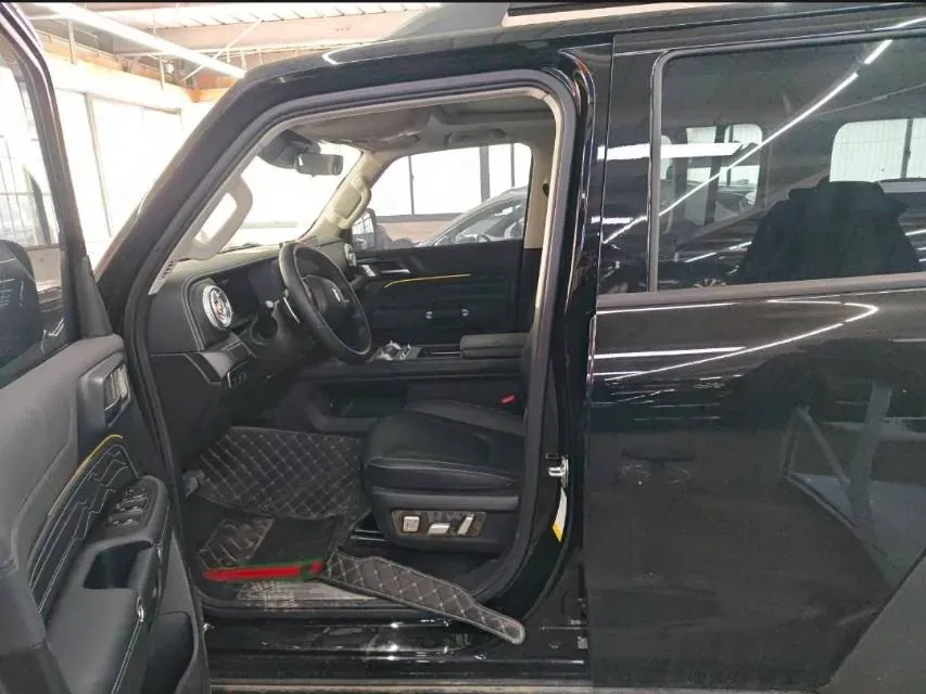 2025 Tank 300 2.0T 252HP L4 9AT PHEV,autocango,china used car exporter,china ev exporter,chinese used car exporter,chinese used ev exporter