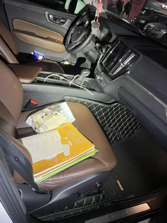 2019 Volvo XC60 2.0T 254HP L4 8AT,autocango,china used car exporter,china ev exporter,chinese used car exporter,chinese used ev exporter