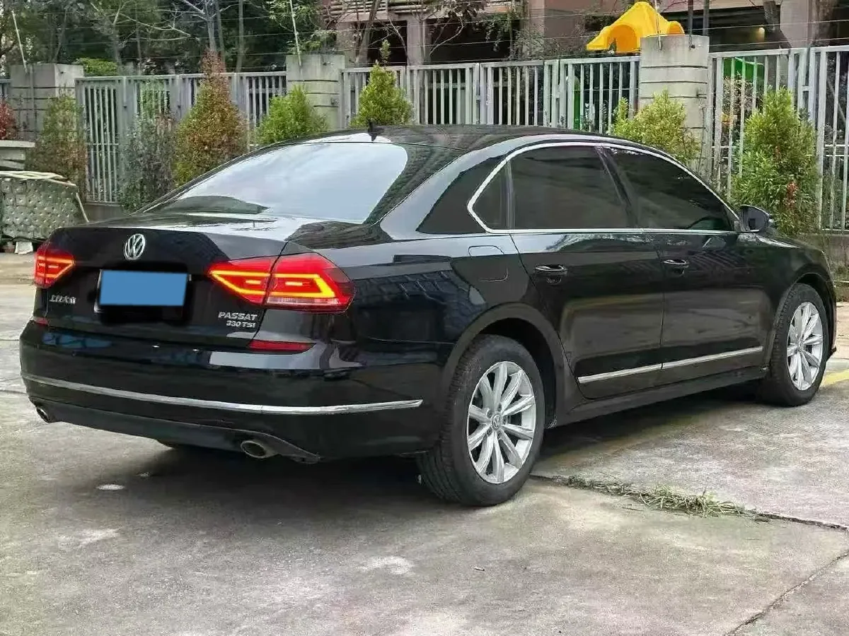 2017 Volkswagen Passat 1.8T 180HP L4 7DCT,autocango,china used car exporter,china ev exporter,chinese used car exporter,chinese used ev exporter