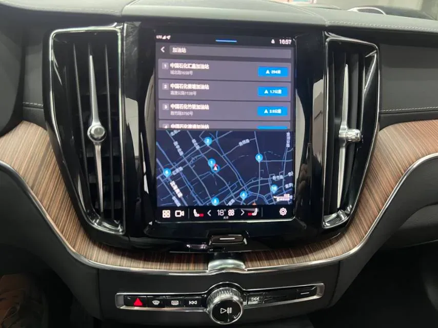 2025 Volvo XC60 2.0T 250HP L4 8AT,autocango,china used car exporter,china ev exporter,chinese used car exporter,chinese used ev exporter