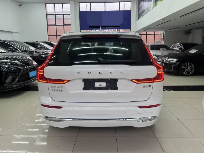 2025 Volvo XC60 2.0T 250HP L4 8AT,autocango,china used car exporter,china ev exporter,chinese used car exporter,chinese used ev exporter