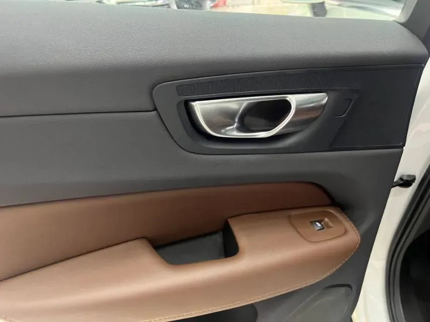 2025 Volvo XC60 2.0T 250HP L4 8AT,autocango,china used car exporter,china ev exporter,chinese used car exporter,chinese used ev exporter