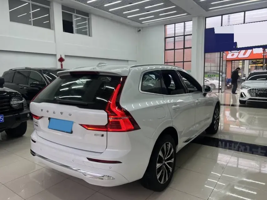 2025 Volvo XC60 2.0T 250HP L4 8AT,autocango,china used car exporter,china ev exporter,chinese used car exporter,chinese used ev exporter