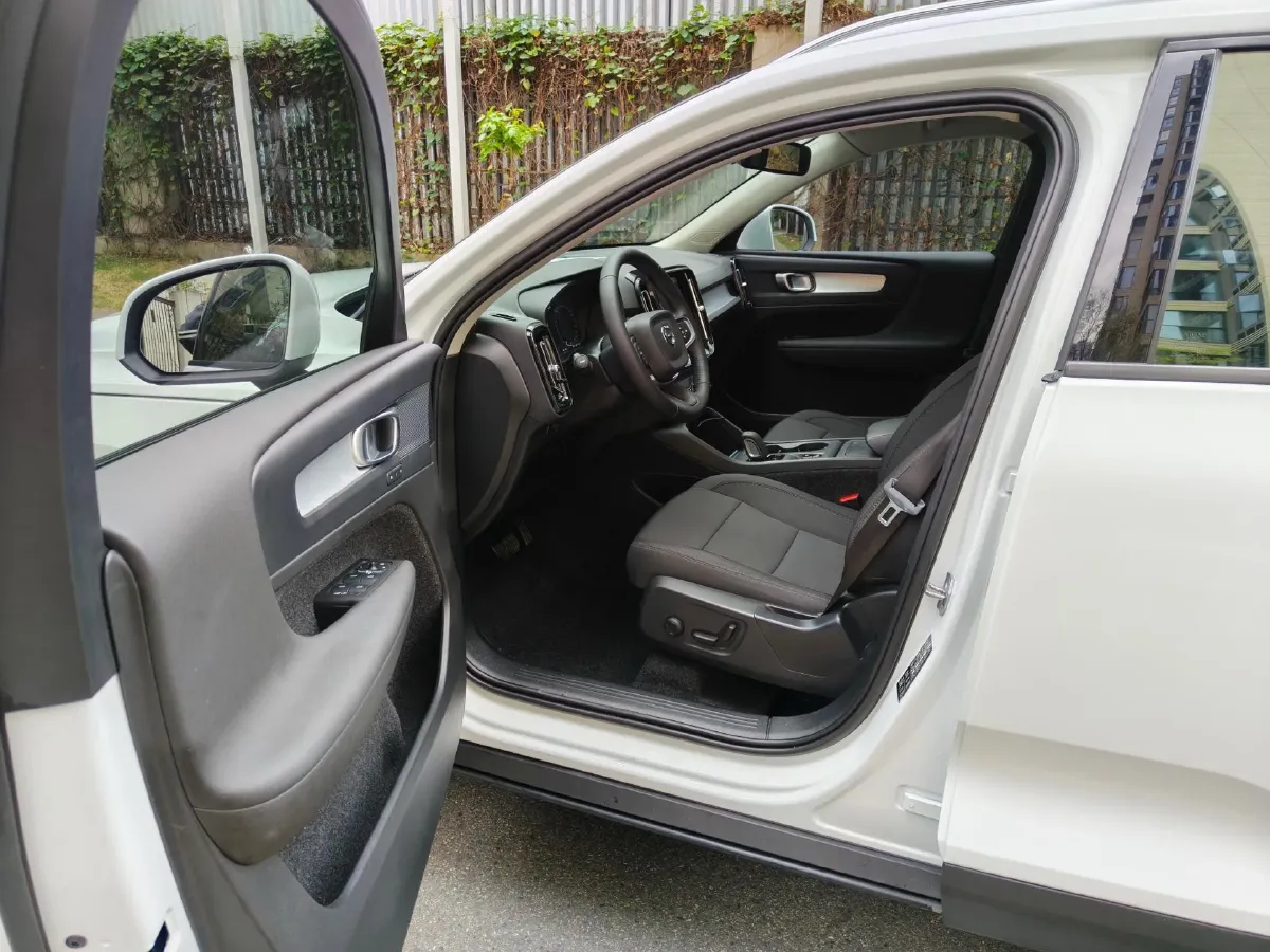 2021 Volvo XC40 1.5T 163HP L3 8AT,autocango,china used car exporter,china ev exporter,chinese used car exporter,chinese used ev exporter