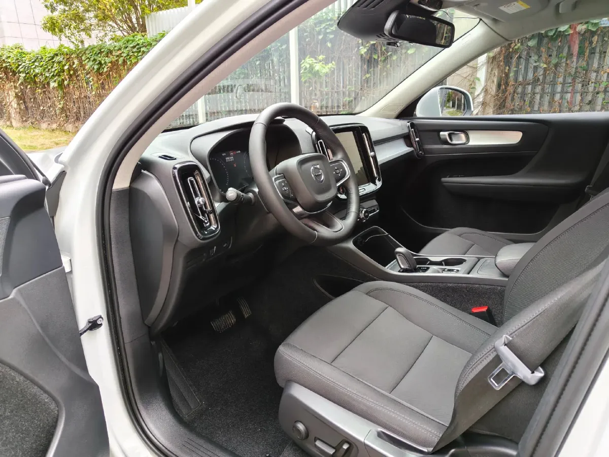 2021 Volvo XC40 1.5T 163HP L3 8AT,autocango,china used car exporter,china ev exporter,chinese used car exporter,chinese used ev exporter