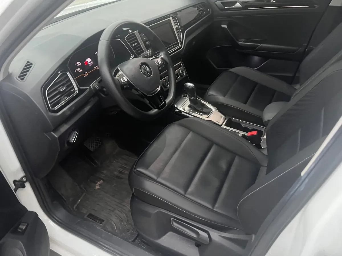 2020 Volkswagen T-Roc 1.4T 150HP L4 7DCT,autocango,china used car exporter,china ev exporter,chinese used car exporter,chinese used ev exporter