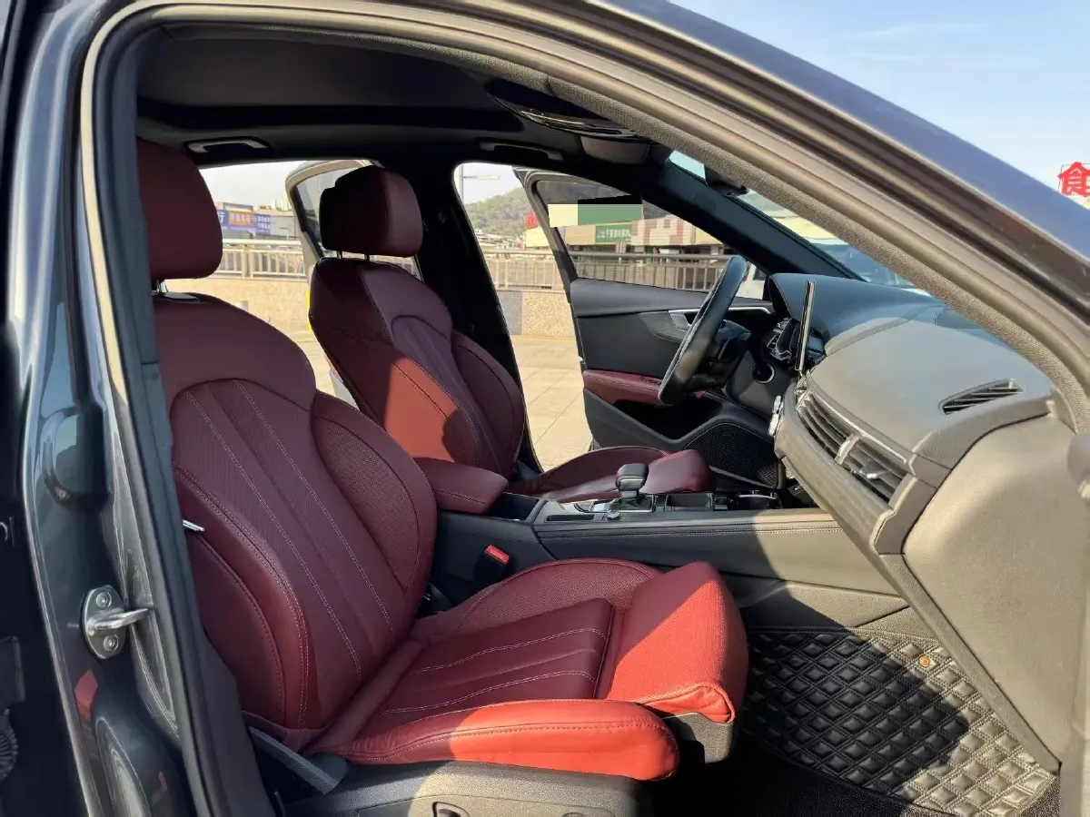 2023 Audi A4L 2.0T 190HP L4 7DCT,autocango,china used car exporter,china ev exporter,chinese used car exporter,chinese used ev exporter