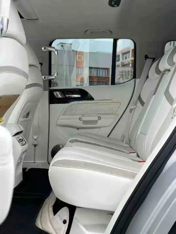 2021 Cyberspace 300 2.0T 227HP L4 8AT,autocango,china used car exporter,china ev exporter,chinese used car exporter,chinese used ev exporter