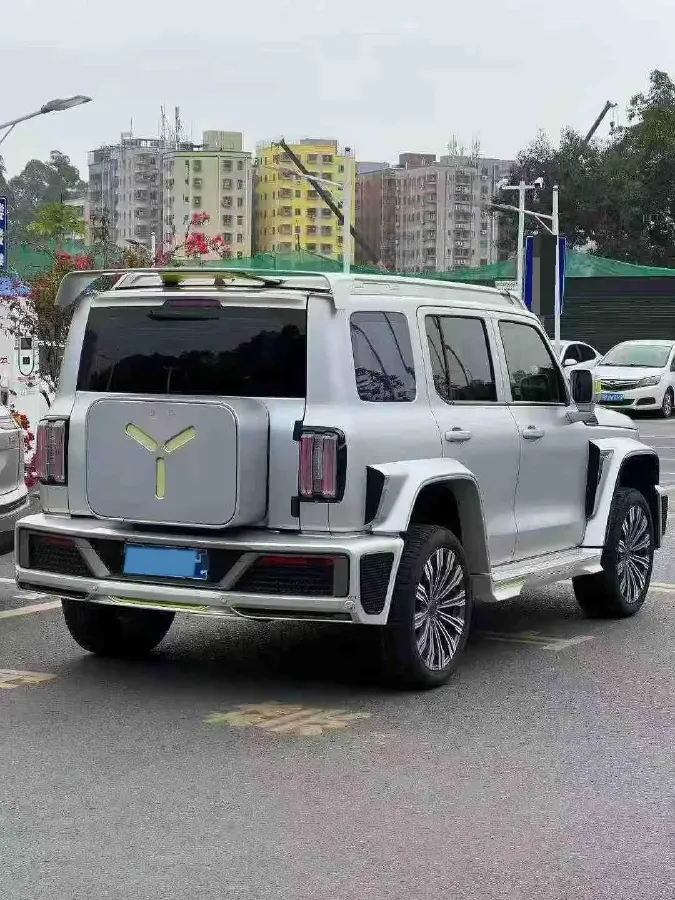 2021 Cyberspace 300 2.0T 227HP L4 8AT,autocango,china used car exporter,china ev exporter,chinese used car exporter,chinese used ev exporter