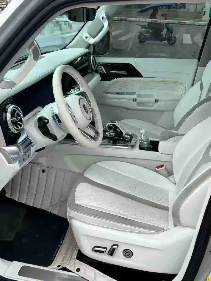 2021 Cyberspace 300 2.0T 227HP L4 8AT,autocango,china used car exporter,china ev exporter,chinese used car exporter,chinese used ev exporter