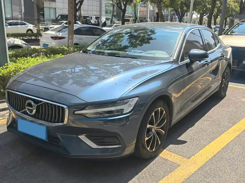 2021 Volvo S60 2.0T 190HP L4 8AT,autocango,china used car exporter,china ev exporter,chinese used car exporter,chinese used ev exporter