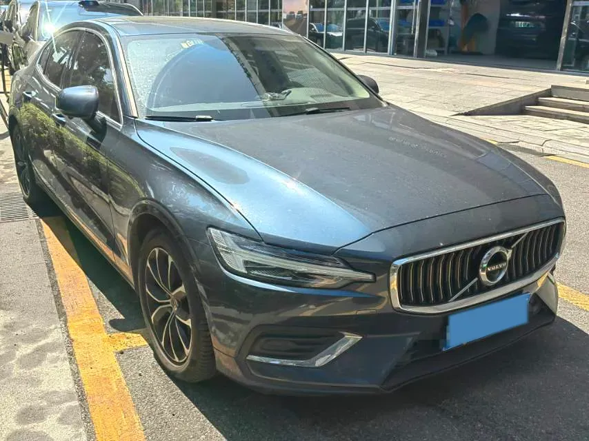 2021 Volvo S60 2.0T 190HP L4 8AT,autocango,china used car exporter,china ev exporter,chinese used car exporter,chinese used ev exporter