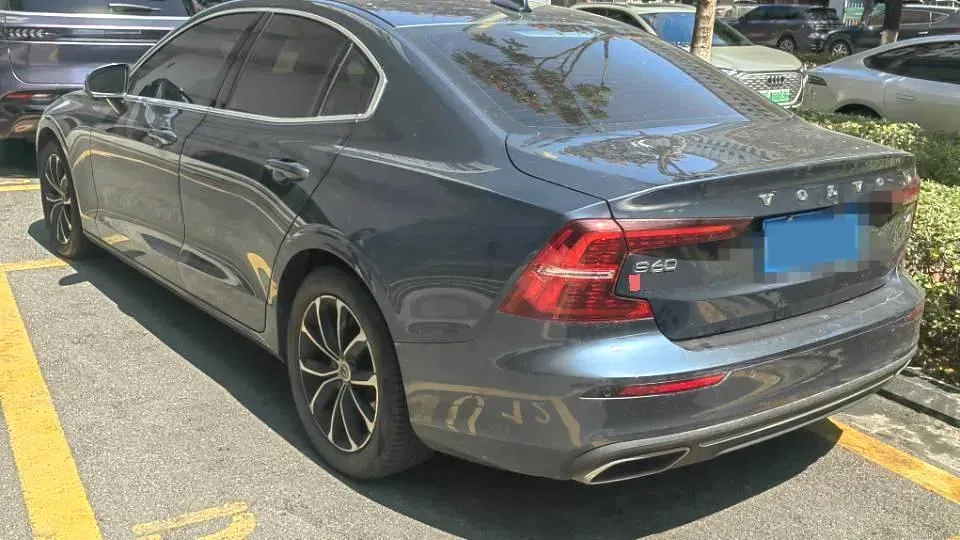 2021 Volvo S60 2.0T 190HP L4 8AT,autocango,china used car exporter,china ev exporter,chinese used car exporter,chinese used ev exporter