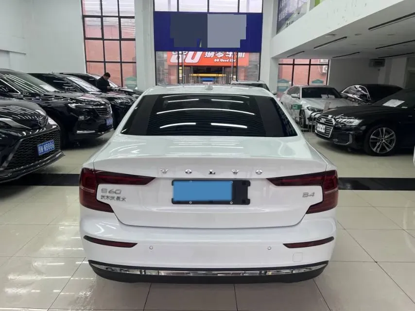 2025 Volvo S60 2.0T 197HP L4 7DCT,autocango,china used car exporter,china ev exporter,chinese used car exporter,chinese used ev exporter