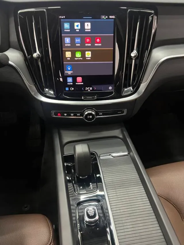 2025 Volvo S60 2.0T 197HP L4 7DCT,autocango,china used car exporter,china ev exporter,chinese used car exporter,chinese used ev exporter