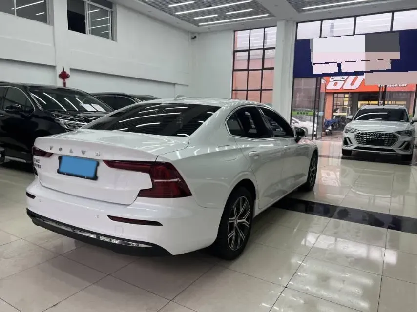 2025 Volvo S60 2.0T 197HP L4 7DCT,autocango,china used car exporter,china ev exporter,chinese used car exporter,chinese used ev exporter