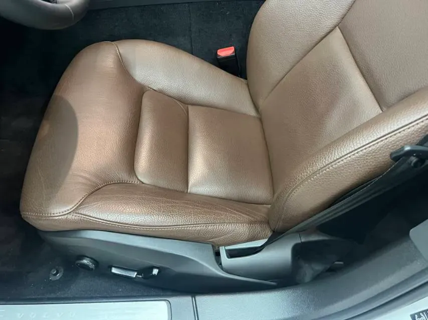 2025 Volvo S60 2.0T 197HP L4 7DCT,autocango,china used car exporter,china ev exporter,chinese used car exporter,chinese used ev exporter