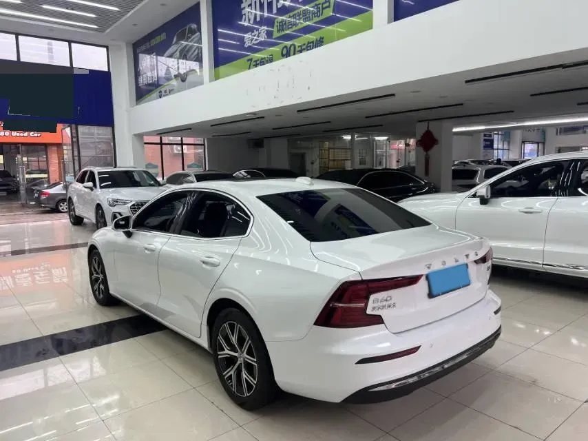 2025 Volvo S60 2.0T 197HP L4 7DCT,autocango,china used car exporter,china ev exporter,chinese used car exporter,chinese used ev exporter