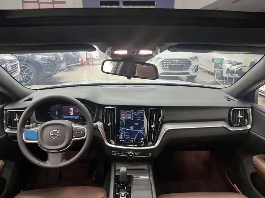 2025 Volvo S60 2.0T 197HP L4 7DCT,autocango,china used car exporter,china ev exporter,chinese used car exporter,chinese used ev exporter