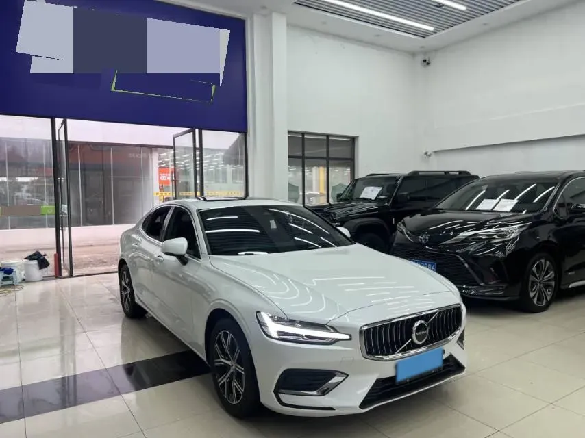 2025 Volvo S60 2.0T 197HP L4 7DCT,autocango,china used car exporter,china ev exporter,chinese used car exporter,chinese used ev exporter