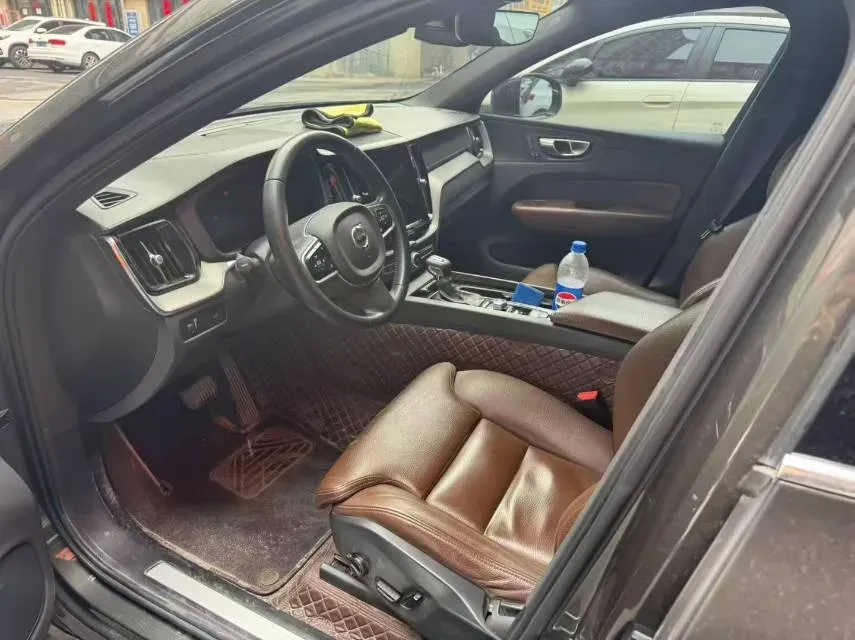 2021 Volvo XC60 2.0T 250HP L4 8AT,autocango,china used car exporter,china ev exporter,chinese used car exporter,chinese used ev exporter