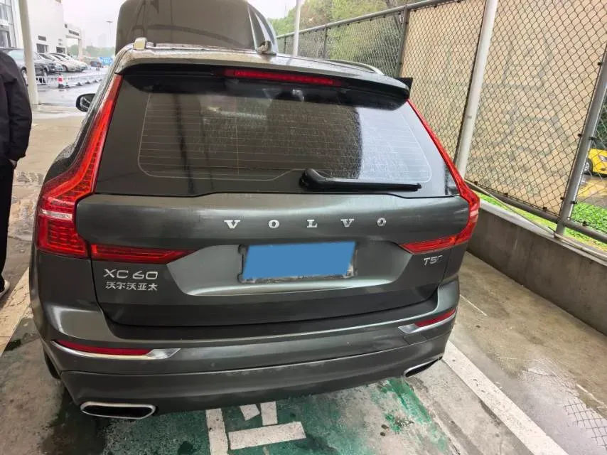 2021 Volvo XC60 2.0T 250HP L4 8AT,autocango,china used car exporter,china ev exporter,chinese used car exporter,chinese used ev exporter