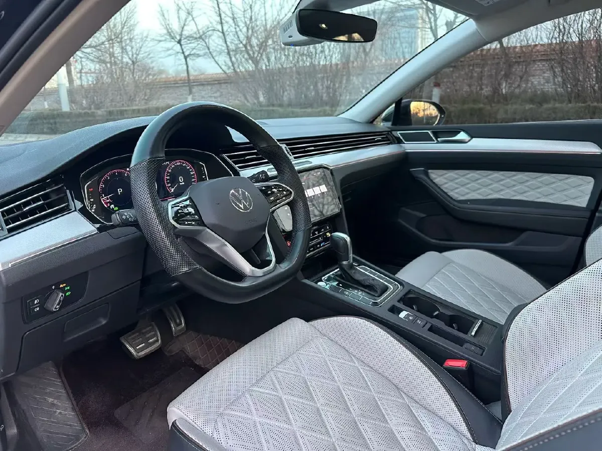 2023 Volkswagen Magotan 2.0T 186HP L4 7DCT,autocango,china used car exporter,china ev exporter,chinese used car exporter,chinese used ev exporter