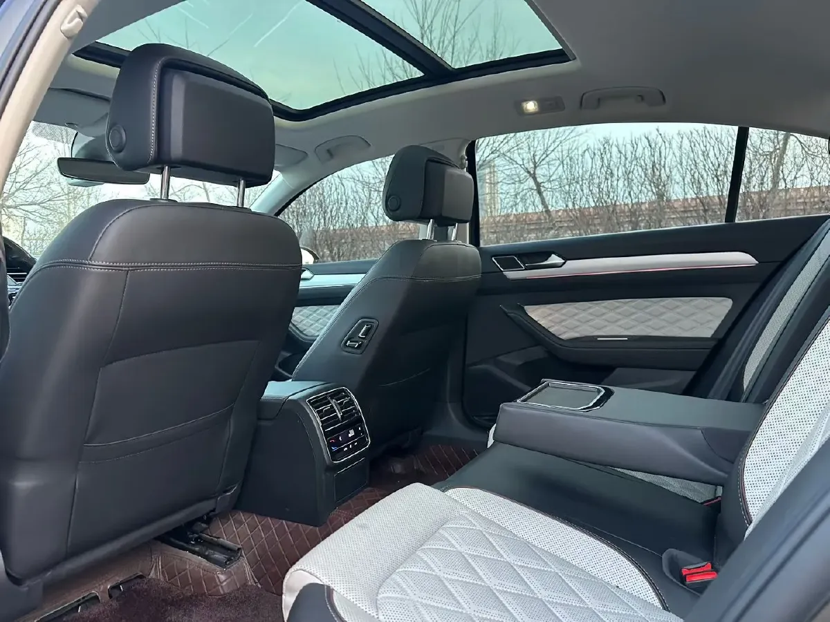 2023 Volkswagen Magotan 2.0T 186HP L4 7DCT,autocango,china used car exporter,china ev exporter,chinese used car exporter,chinese used ev exporter