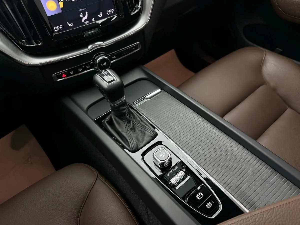 2019 Jeep Wrangler 2.0T 266HP L4 8AT,autocango,china used car exporter,china ev exporter,chinese used car exporter,chinese used ev exporter