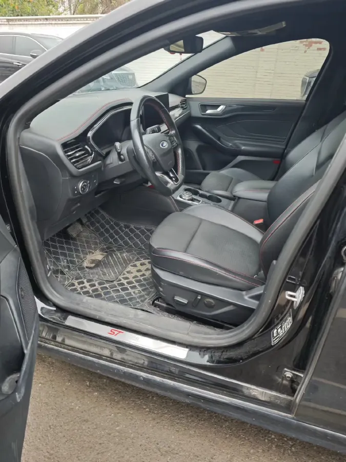 2020 Ford Focus 1.5T 174HP L3 8AT,autocango,china used car exporter,china ev exporter,chinese used car exporter,chinese used ev exporter