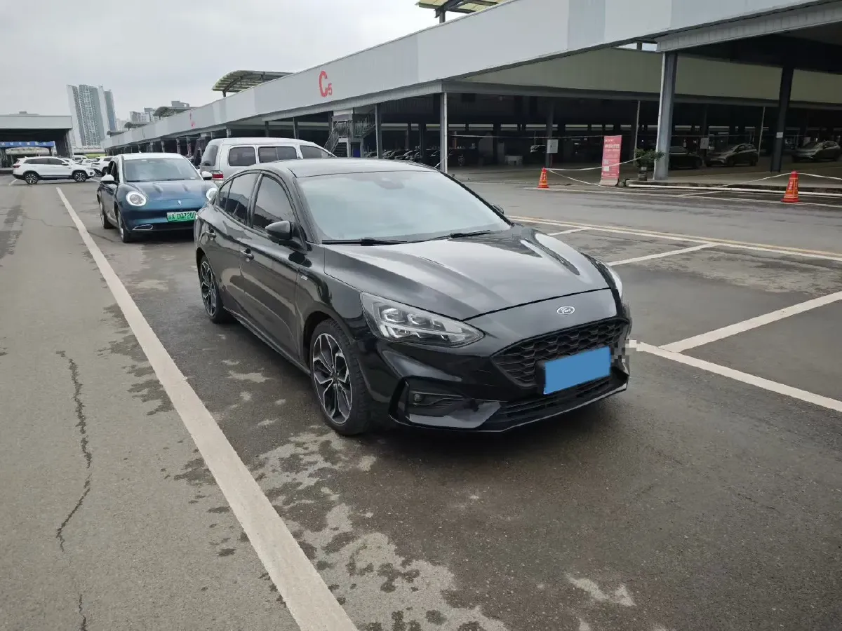 2020 Ford Focus 1.5T 174HP L3 8AT,autocango,china used car exporter,china ev exporter,chinese used car exporter,chinese used ev exporter