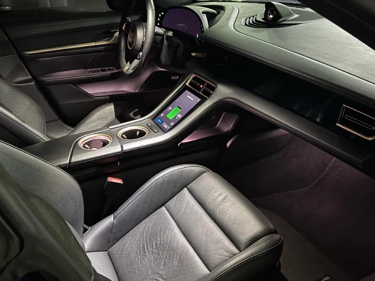 2019 Porsche Taycan 2AT BEV 93.4KWH,autocango,china used car exporter,china ev exporter,chinese used car exporter,chinese used ev exporter