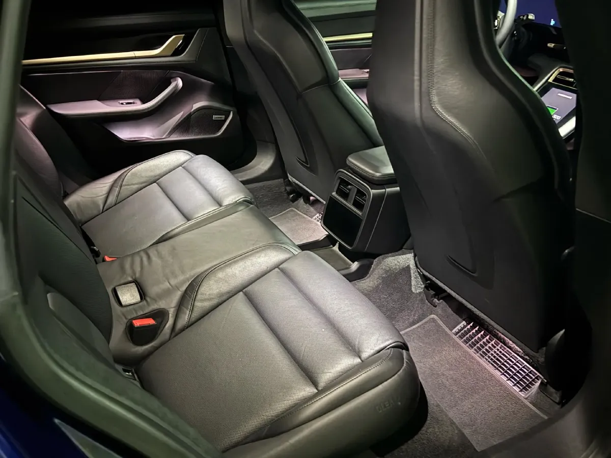 2019 Porsche Taycan 2AT BEV 93.4KWH,autocango,china used car exporter,china ev exporter,chinese used car exporter,chinese used ev exporter