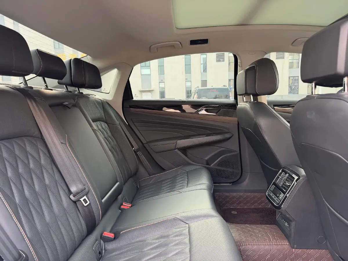 2020 Volkswagen Passat 2.0T 186HP L4 7DCT,autocango,china used car exporter,china ev exporter,chinese used car exporter,chinese used ev exporter